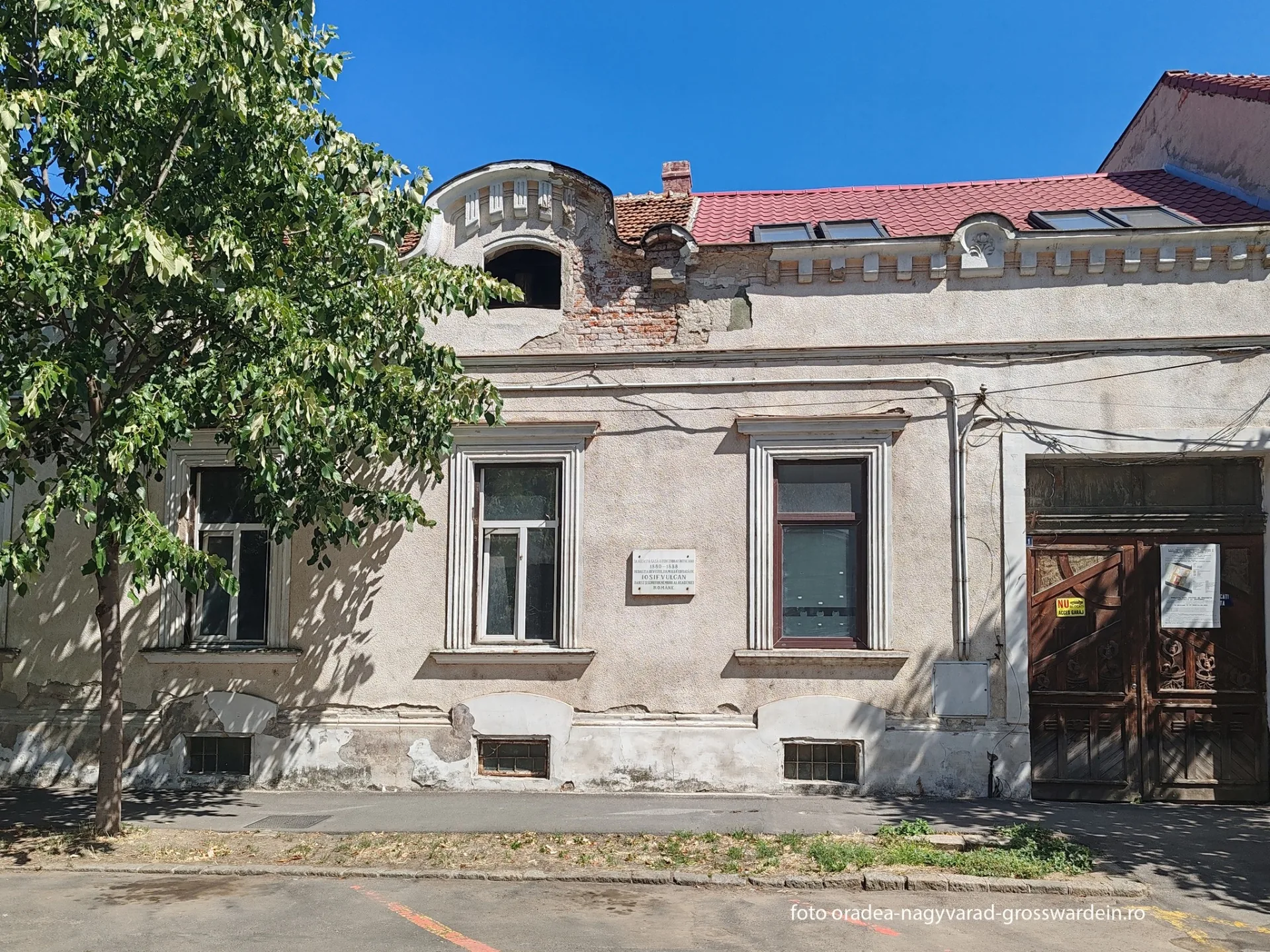 Fațada clădirii din str. Mihai Pavel nr. 21, Oradea — sediul redacției „Familia” între 1880 și 1888